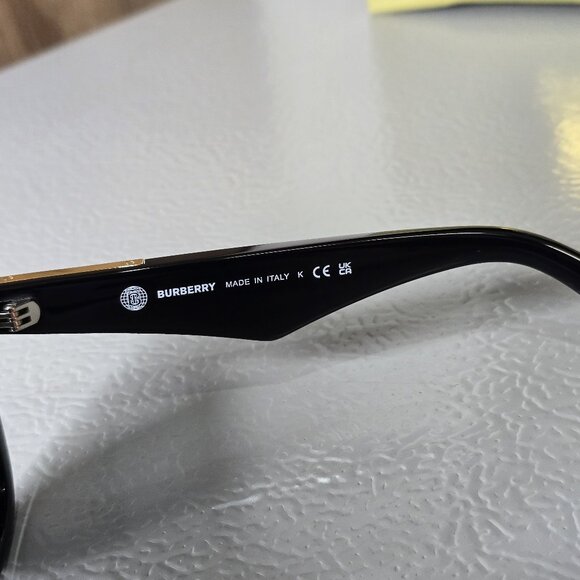 Burberry BE 4426 Sunglasses - Picture 4 of 4